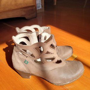 El Naturatista Brown Booties Size 7